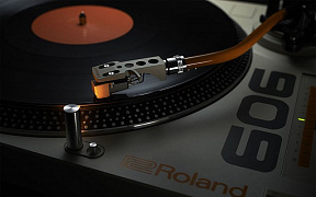 Компания Roland представила проигрыватель виниловых дисков TT-99